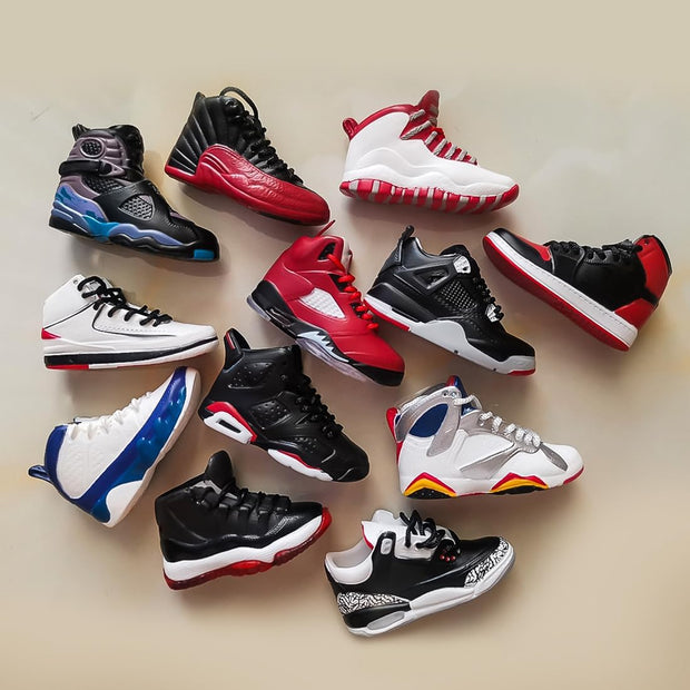 3D Sneaker Wall Clock – Decorative Basketball Shoe Clock Gift for Boys & Girls (White)