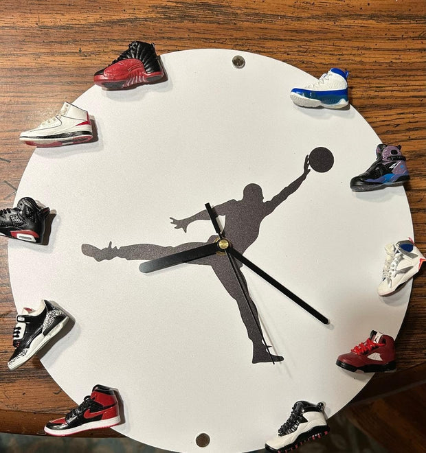 3D Sneaker Wall Clock – Decorative Basketball Shoe Clock Gift for Boys & Girls (White)